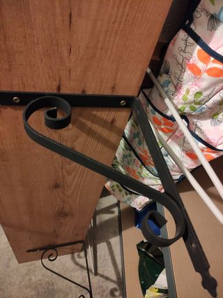 Estantería con escuadras