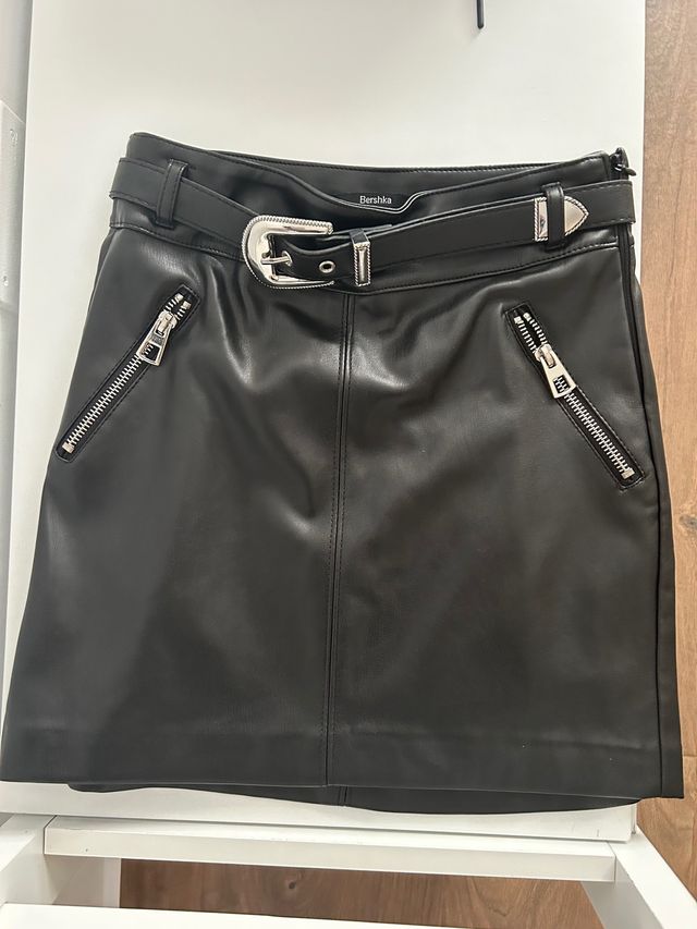 Falda mini bershka
