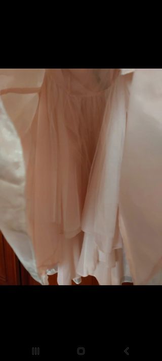 Vestido con cola evento marca Coast