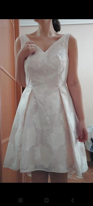 Vestido con cola evento marca Coast