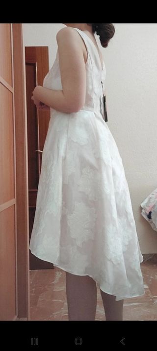 Vestido con cola evento marca Coast