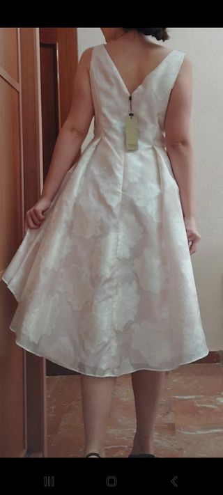 Vestido con cola evento marca Coast