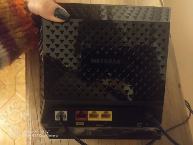 Netgear D6100 modem/router 3 porte