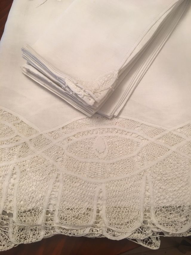 Manteleria de hilo bordada
