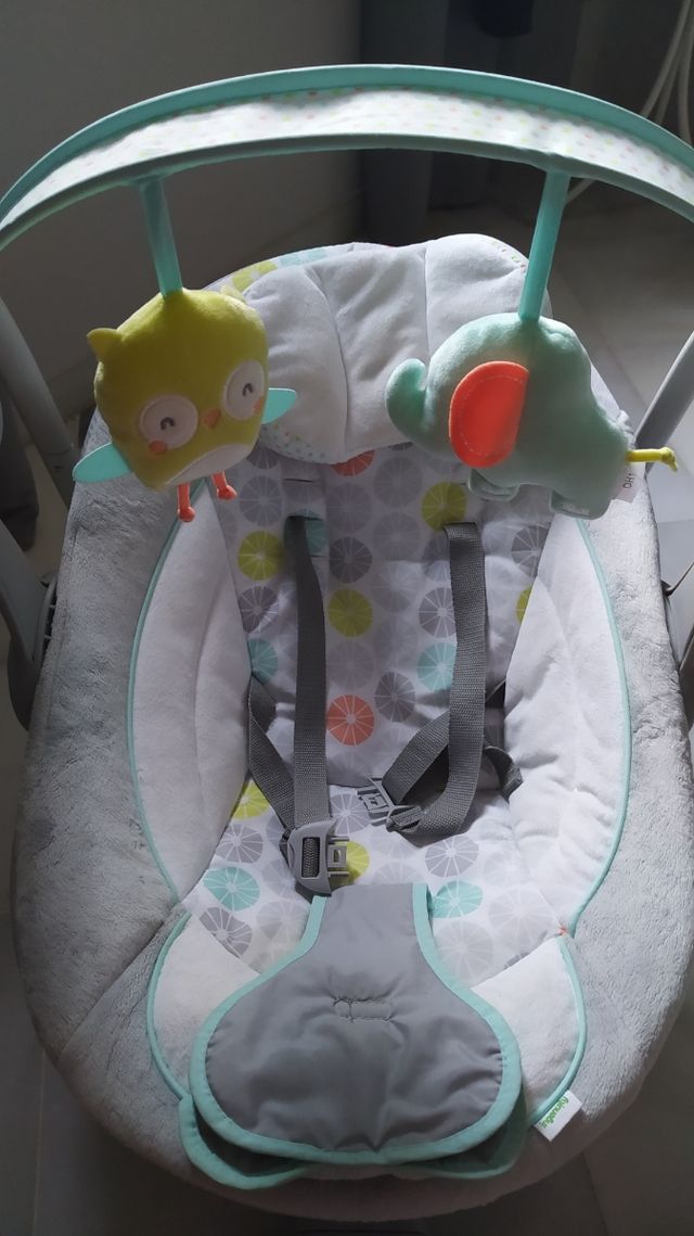 Columpio para bebé Ingenuity con pilas y cargador