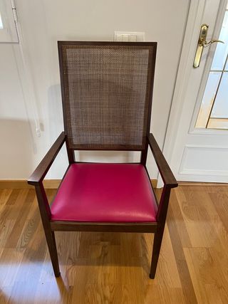 Conjunto mesa extensible y 6 sillas de diseño.