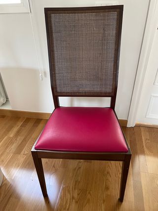 Conjunto mesa extensible y 6 sillas de diseño.