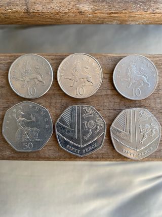 Monedas antiguas, pesetas, peniques, libras...