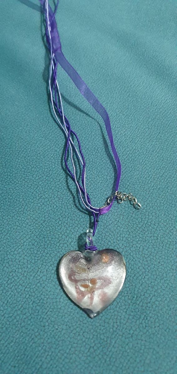 Collar morado en tela