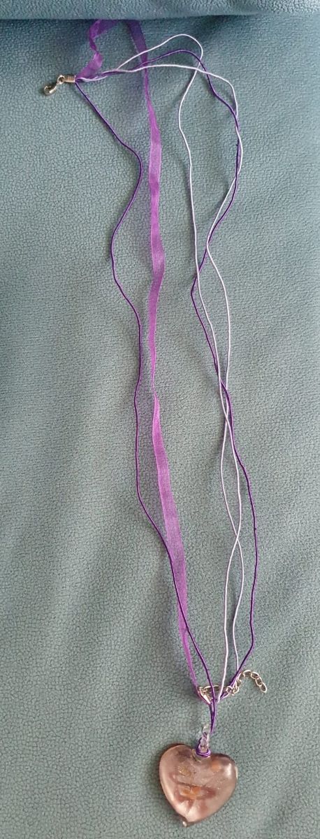 Collar morado en tela