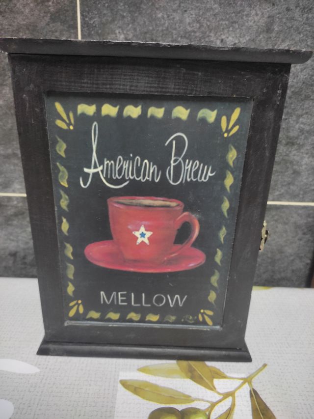 Cuadro pintado a mano con marco.