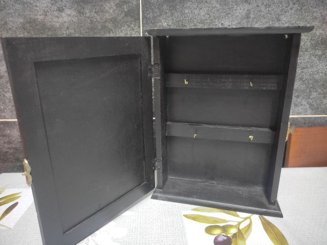 Cuadro pintado a mano con marco.