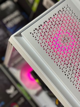 • RYZEN 7 5700 • RTX 5060Ti • PC GAMING