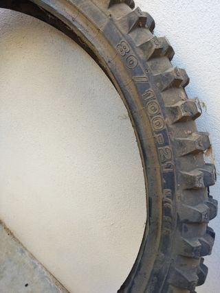 NEUMÁTICO DELANTERO 21