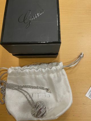 Colgante Guess corazón con brillantes plata