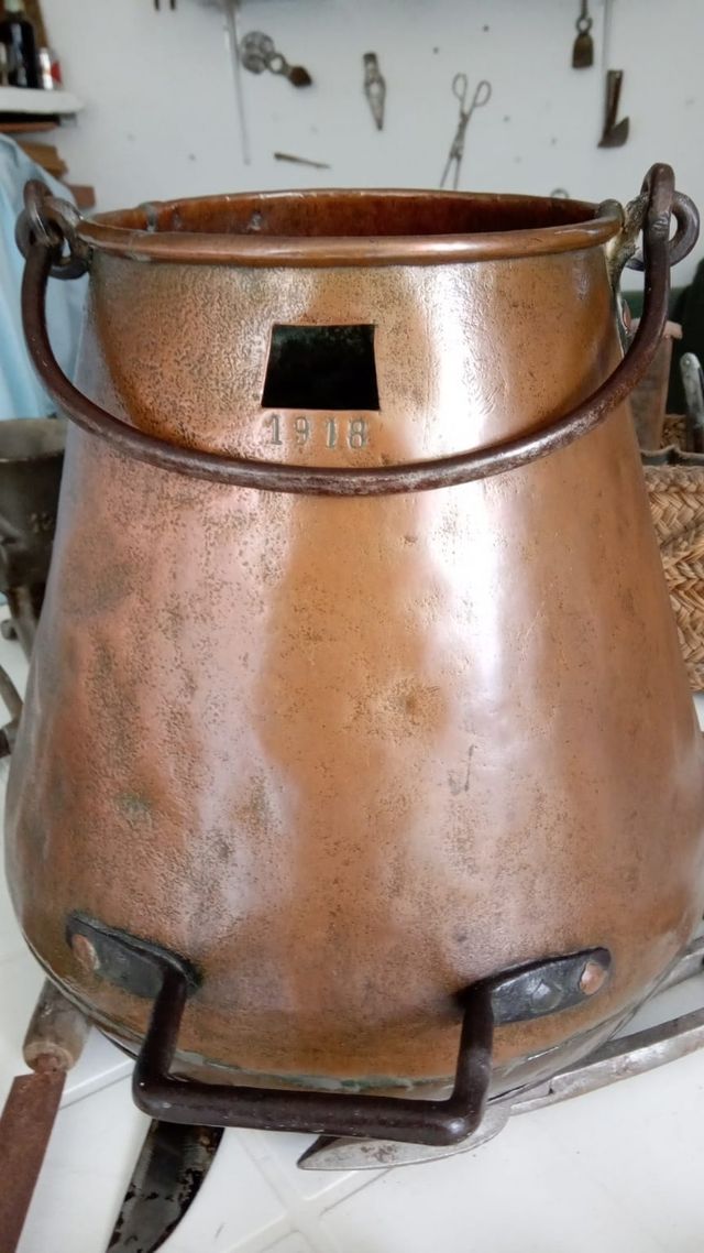 antico calderone in bronzo