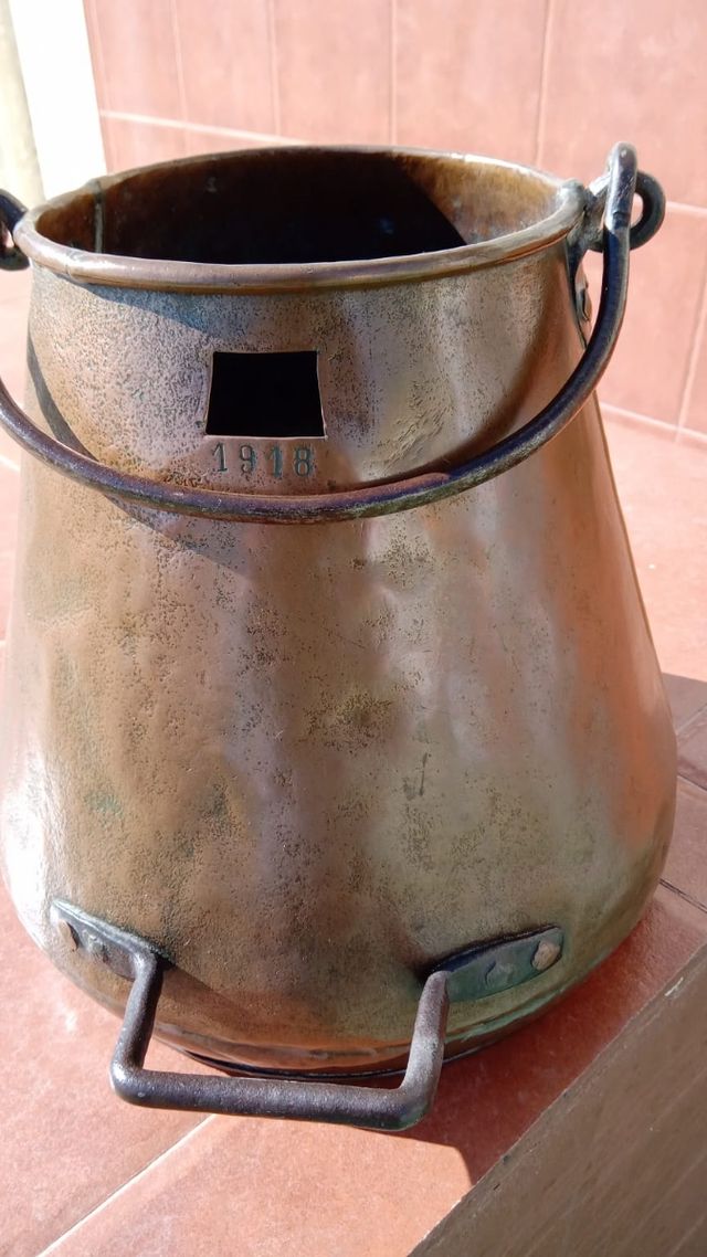 antico calderone in bronzo