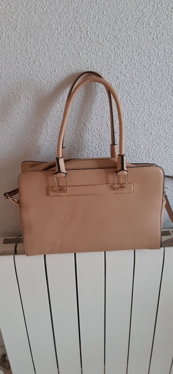 Bolso color crema