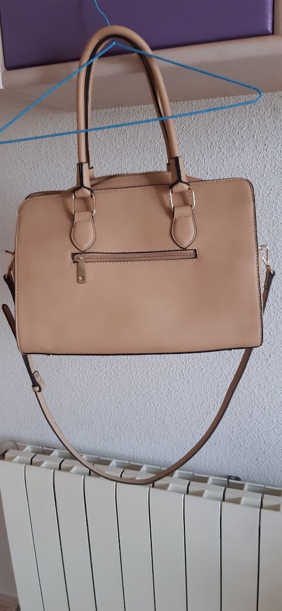 Bolso color crema