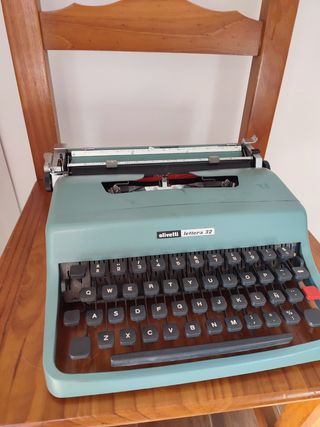 Máquina de escribir Olivetti lettera 32