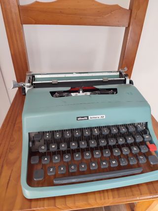Máquina de escribir Olivetti lettera 32