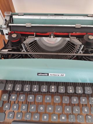 Máquina de escribir Olivetti lettera 32