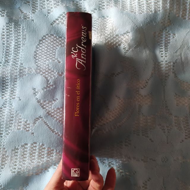 flores en el ático - v.c Andrews