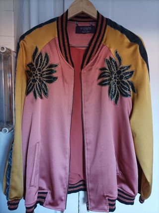 Chaqueta raso y terciopelo Violeta by Mango