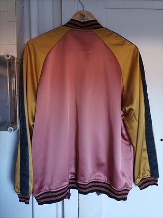 Chaqueta raso y terciopelo Violeta by Mango