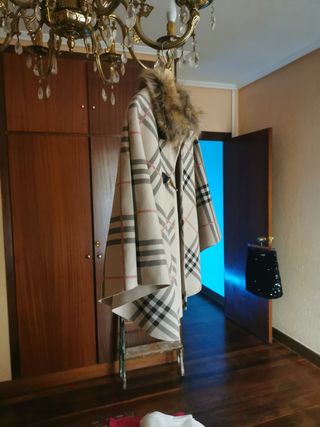 CAPA BEIGE Y ROJA DE CUADROS