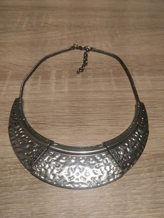 Collar plateado