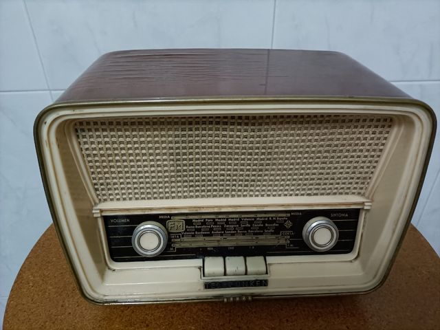 ANTIGUA RADIO TELEFUNKEN
