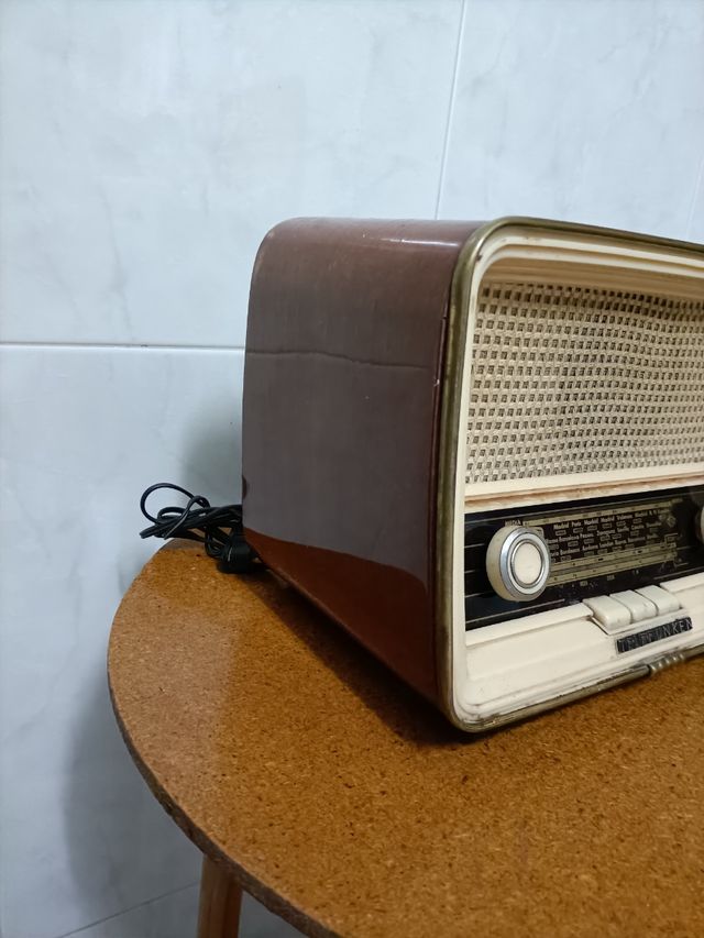 ANTIGUA RADIO TELEFUNKEN