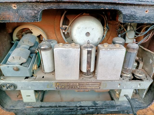 ANTIGUA RADIO TELEFUNKEN