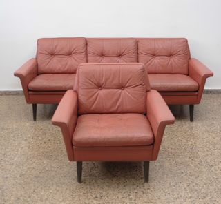 Conjunto Sofá y butaca Danés cuero mid century