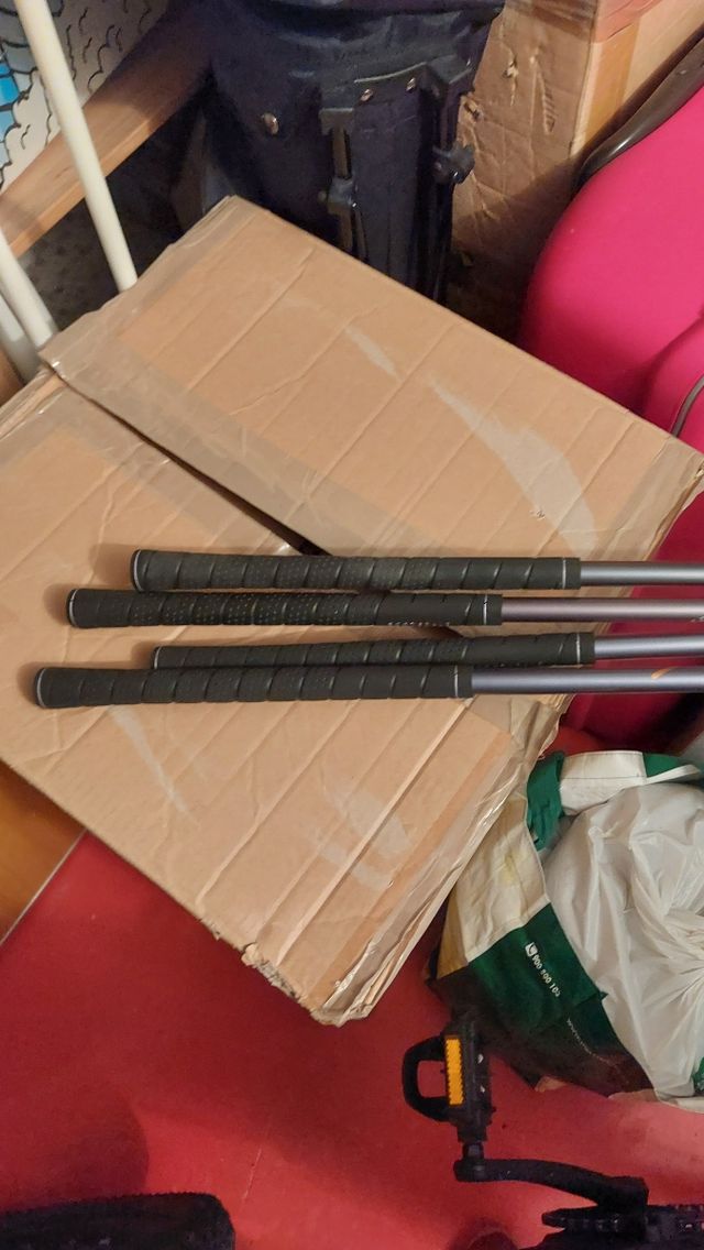 medio juego de golf de mujer/joven con bolsa