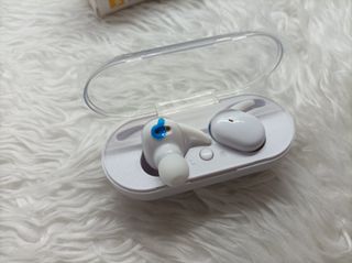 AURICULARES BLUETOOTH CON CAJA DE CARGA,NUEVOS.