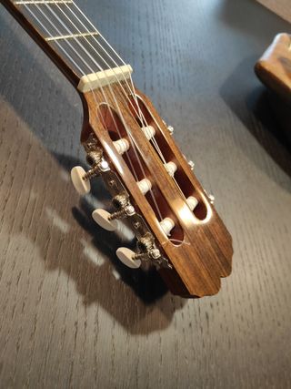 Guitarra clásica Fiesta + funda + cejilla