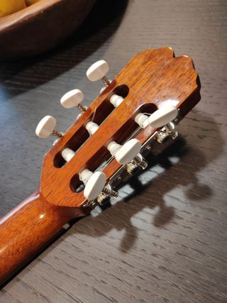 Guitarra clásica Fiesta + funda + cejilla