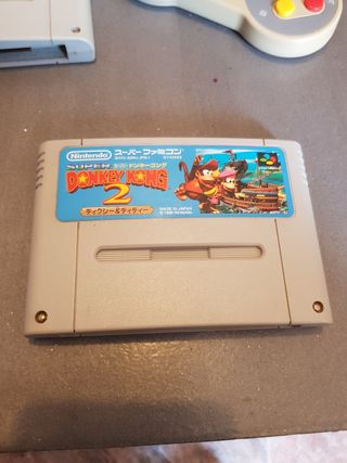 Súper Famicom con 4 juegos 1 mando y cables.