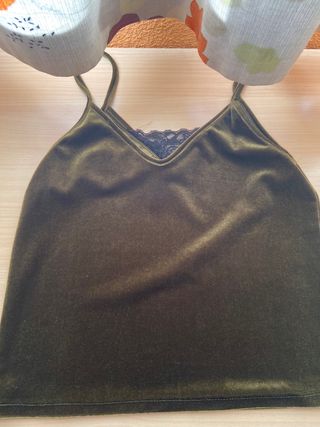 Camiseta tirantes terciopelo con encaje