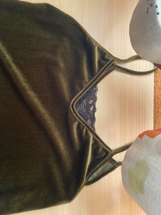 Camiseta tirantes terciopelo con encaje