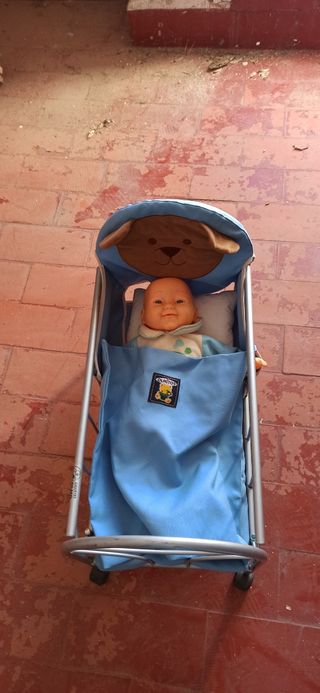 Cuna con Bebe
