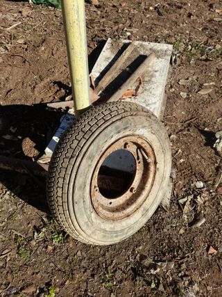 llanta de vespa de 3 cogidas con su cubierta