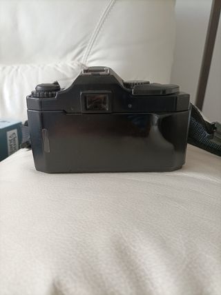 cámara fotográfica Cosina con accesorios