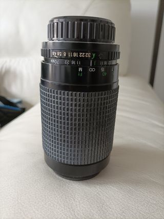 cámara fotográfica Cosina con accesorios