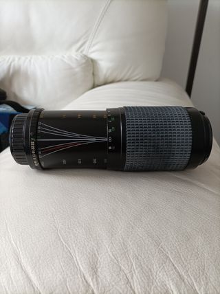 cámara fotográfica Cosina con accesorios