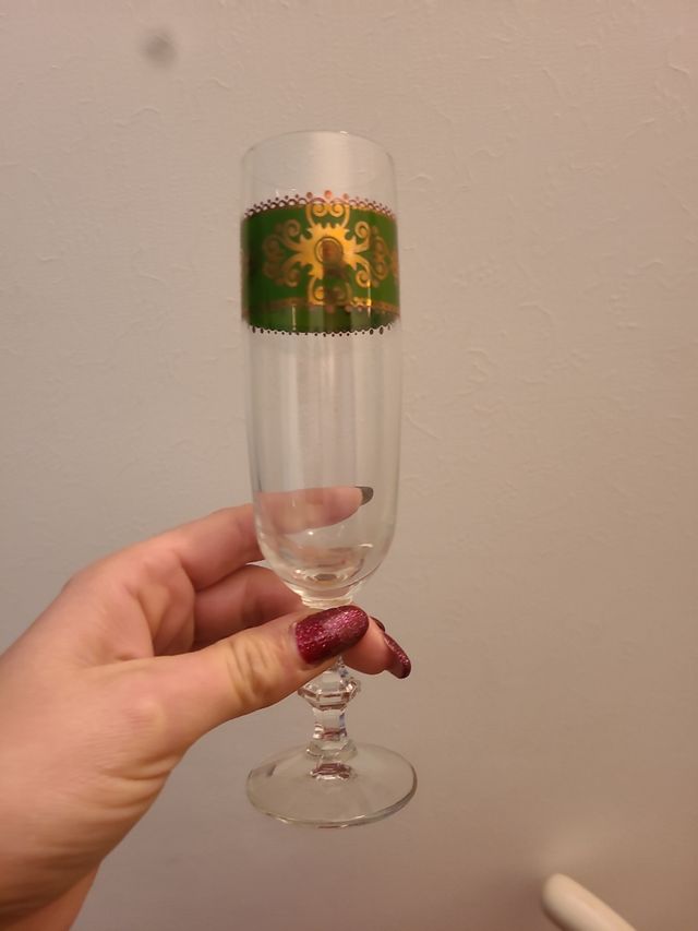 decanter con bicchiere abbinato