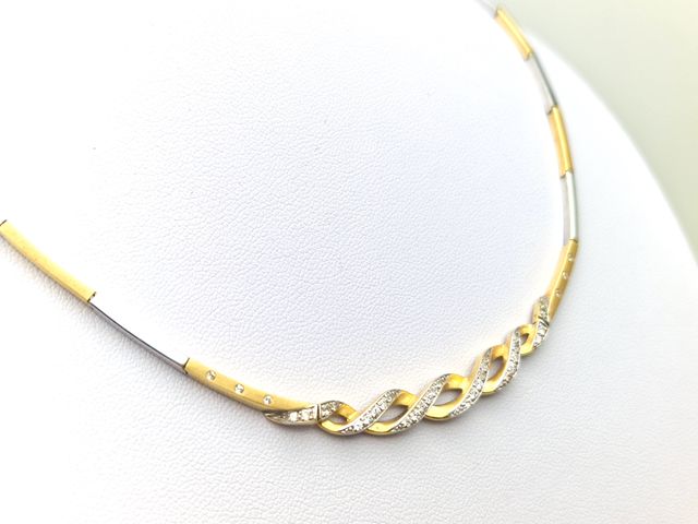 Gargantilla de Oro Bicolor de 18 Kt 19GR con piedr