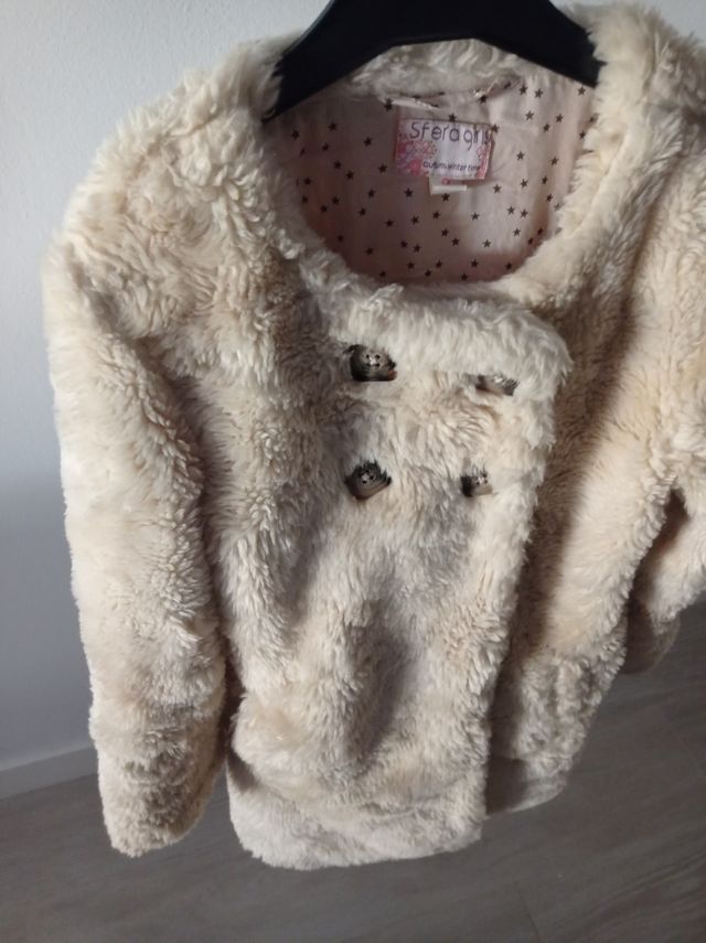 Abrigo beige de niña. Talla 8.